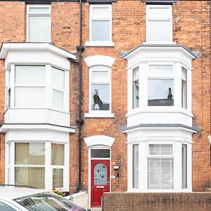 - Trafalgar - 4 Bedroomed House - Free Parking Holiday home Scarborough